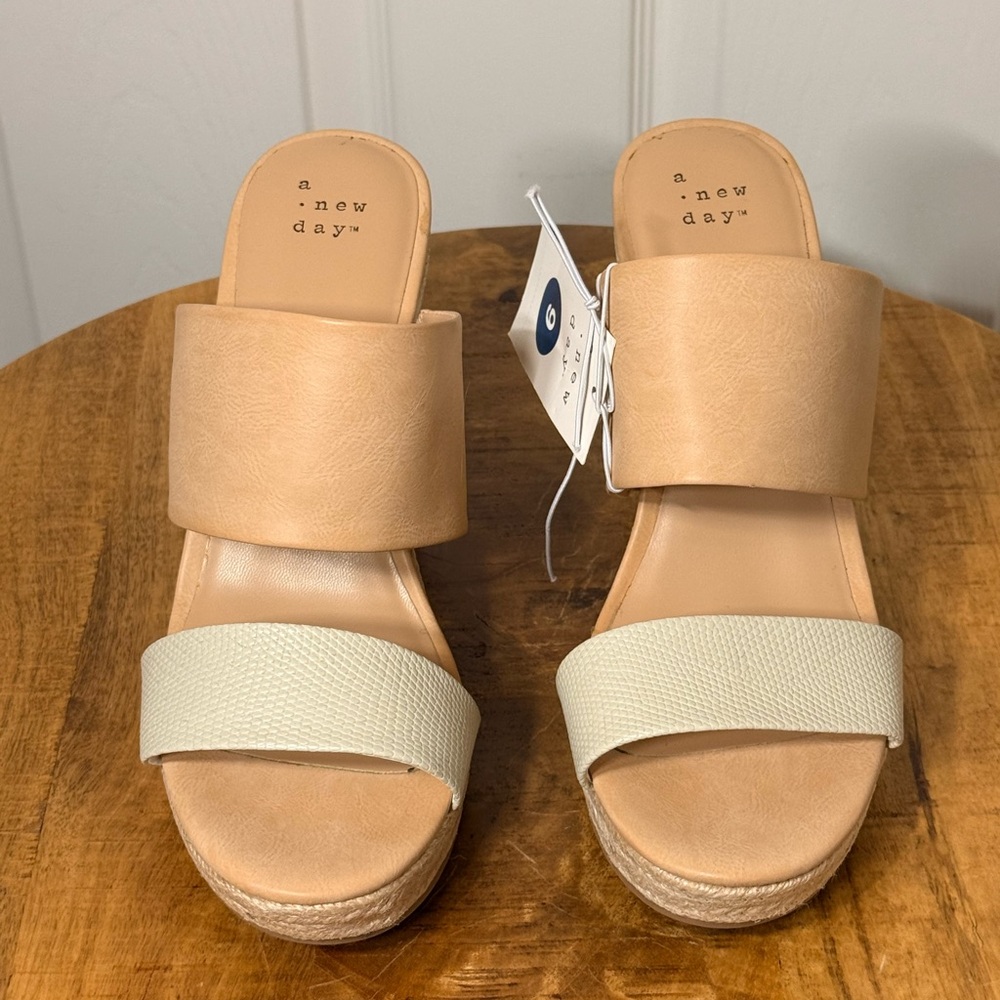 A New Day Women's Beige and Off-White Sandals